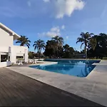 Departamento De Categoria En Country Club Con Amenities En Pilar