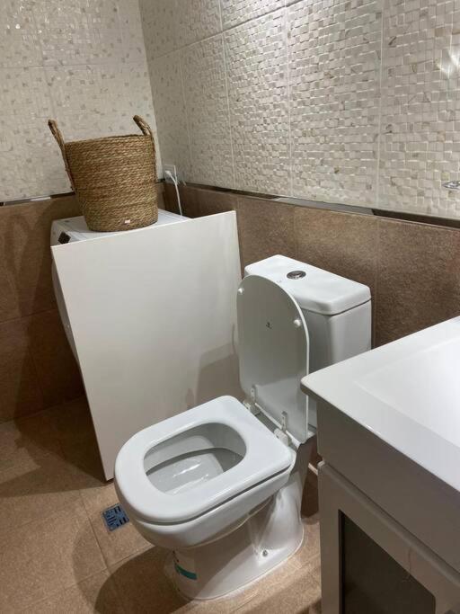 Departamento De Categoria En Country Club Con Amenities En Pilar *